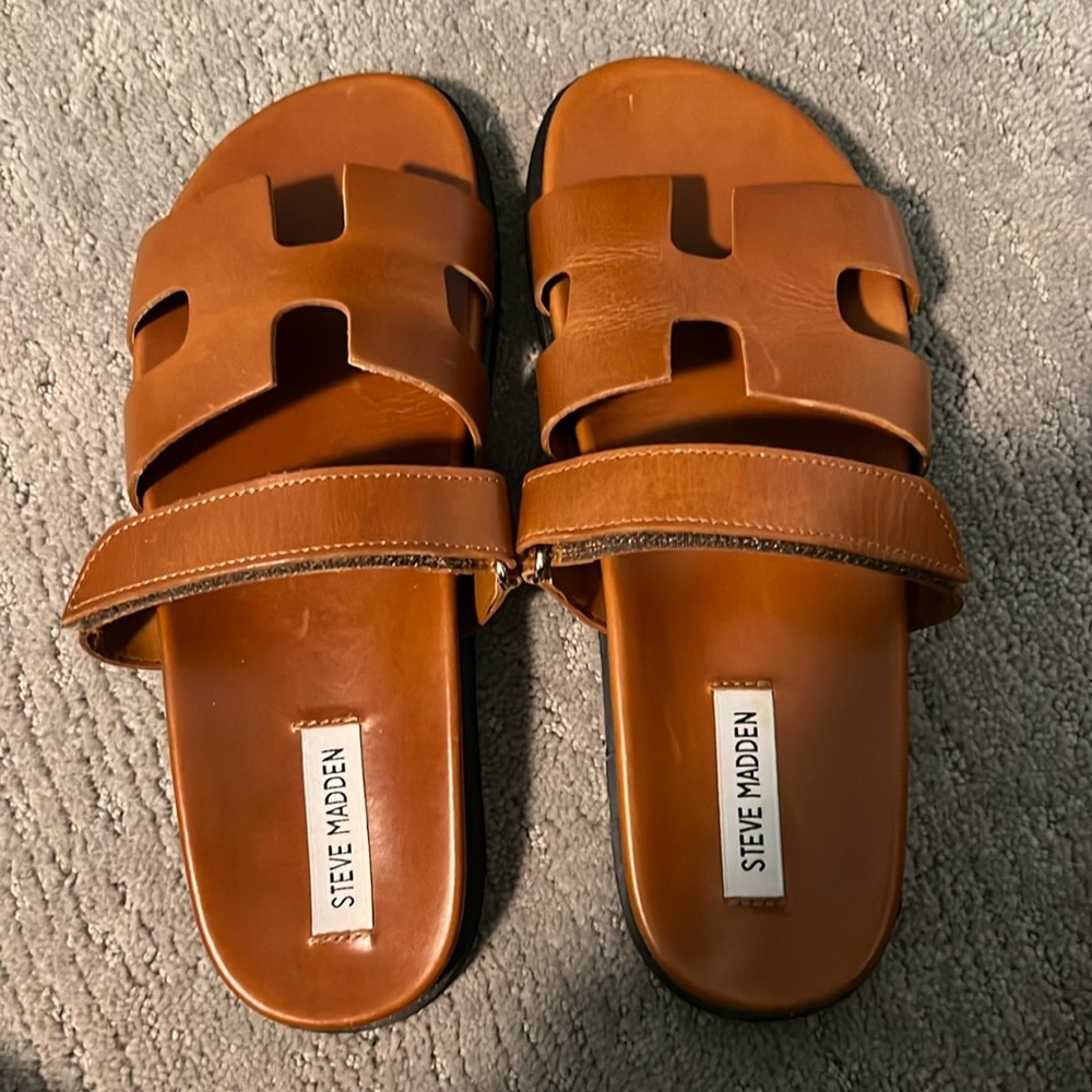 NWOB STEVE MADDEN SANDAL, BROWN